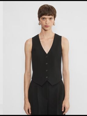 NWT - Aritzia Babaton Deniro Vest, Size:6, Colour: Black.